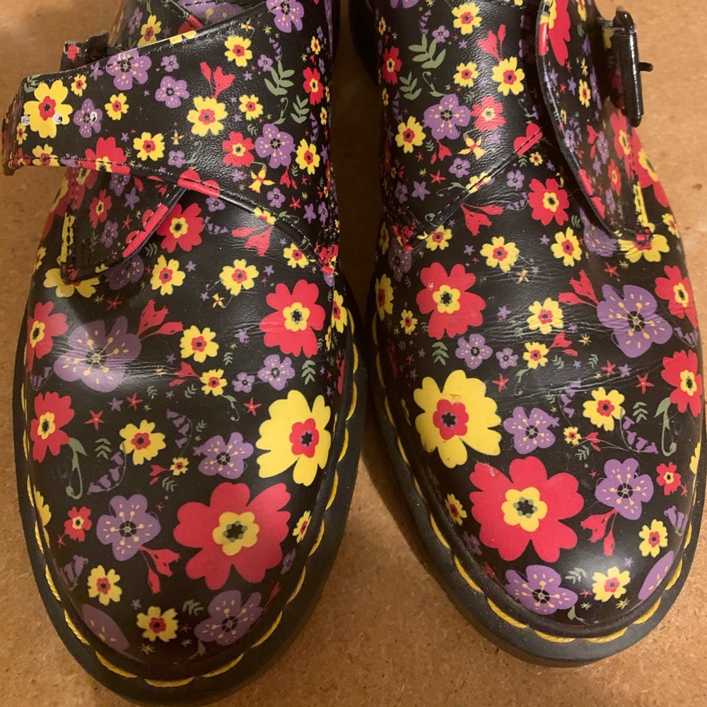 Beautiful DOC Martens floral Mary Janes sz 10